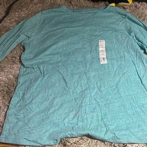 turquoise crewneck kind sleeve shirt